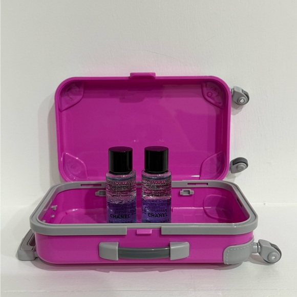 Chanel Demaquillant Yeux Intense
(Eye Makeup Remover) - Picture 4 of 16